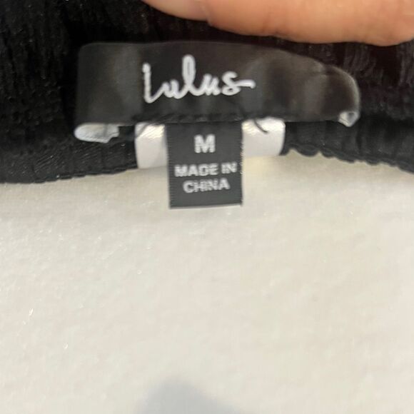 Lulus Smocked Neck Tie Crop Top Black Size M - Picture 2 of 3